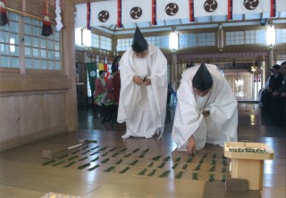 4219064 椿−２御鍬神事